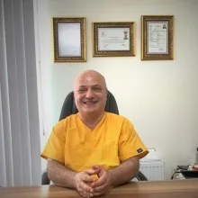 Doç. Dr. Habib Bostan — Anesteziyoloji Ve Reanimasyon, İstanbul. Portre fotoğrafı.