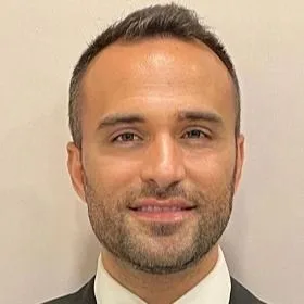 Doç. Dr. Yavuz Onur Danacıoğlu — Üroloji, İstanbul. Portre fotoğrafı.