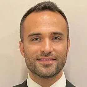 Doç. Dr. Yavuz Onur Danacıoğlu — Üroloji, İstanbul. Portre fotoğrafı.