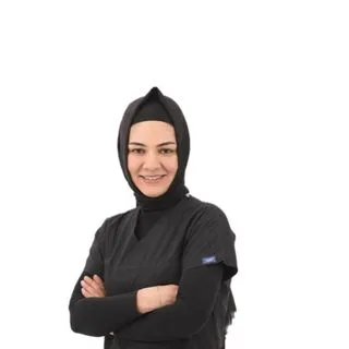 Dt. Zeynep Uzunoğlu — Diş Hekimi, Kayseri. Portre fotoğrafı.