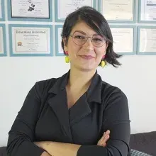 Psk. Dan. Hülya Üstekidağ Ayna — Psikolojik Danışma ve Rehberlik, Adana. Portre fotoğrafı.