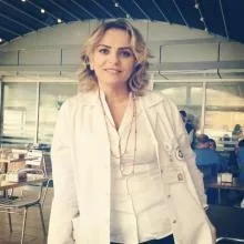 Op. Dr. Ayşe Kara — Kadın Hastalıkları Ve Doğum, İstanbul. Portre fotoğrafı.