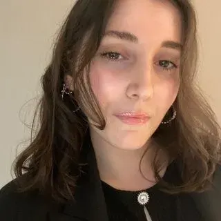 Kl. Psk. Hatice İrem Albayrak — Psikoloji, İstanbul. Portre fotoğrafı.