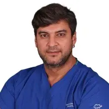 Uzm. Dt. Elnur Bora Cömert — Kocaeli. Portre fotoğrafı.