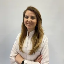 Prof. Dr. Nuray Yılmaz Altıntaş — Ağız Diş Ve Çene Cerrahisi, İstanbul. Portre fotoğrafı.