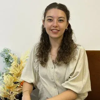 Kl. Psk. Gizem Nur Gül Candan — Psikoloji, Kocaeli. Portre fotoğrafı.