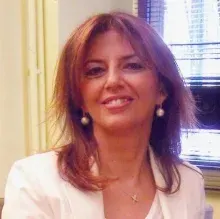 Uzm. Dr. Emine Birsen Ferahlı — Fiziksel Tıp Ve Rehabilitasyon, İzmir. Portre fotoğrafı.
