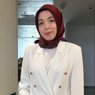 Op. Dr. Emine Çağla Çalışkan — Genel Cerrahi, Niğde. Portre fotoğrafı.