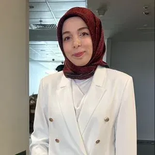 Op. Dr. Emine Çağla Çalışkan — Genel Cerrahi, Niğde. Portre fotoğrafı.