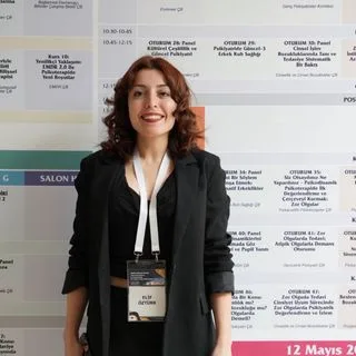 Uzm. Dr. Elif Denizci — Psikiyatri, İstanbul. Portre fotoğrafı.