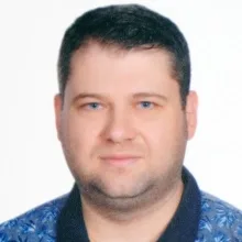Uzm. Dr. Eşref Ertürk — İç Hastalıkları, Bursa. Portre fotoğrafı.