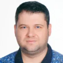 Uzm. Dr. Eşref Ertürk — İç Hastalıkları, Bursa. Portre fotoğrafı.