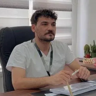 Dt. İlyas Tatar — Diş Hekimi, Diyarbakır. Portre fotoğrafı.