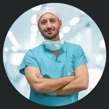 Op. Dr. Mustafa Göztok — Genel Cerrahi, İzmir. Portre fotoğrafı.