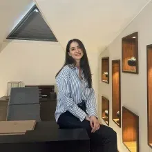 Dyt. Berna Hepgüler — Diyetisyen. Portre fotoğrafı.