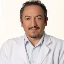 Op. Dr. Sinan Tilki — Kulak Burun Boğaz, İstanbul. Portre fotoğrafı.