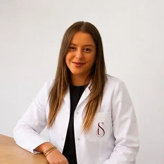 Fzt. Selvinaz Üstek — Fizyoterapi Ve Rehabilitasyon, Bodrum, Muğla. Portre fotoğrafı.