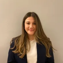 Kl. Psk. Deniz Varcı Özdemir — Psikoloji, İstanbul. Portre fotoğrafı.