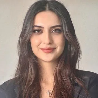Dyt. İrem Nur Kesici — Diyetisyen, Etimesgut, Ankara. Portre fotoğrafı.
