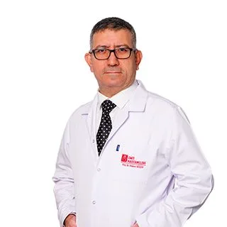 Doç. Dr. Hakan Göçer — Kardiyoloji, Tepebaşı, Eskişehir. Portre fotoğrafı.