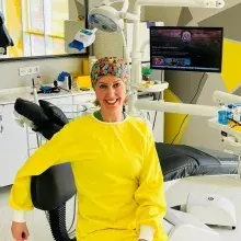 Dr. Dt. Esra Yeşilöz Gökçen — İstanbul. Portre fotoğrafı.