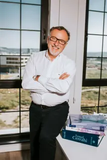 Prof. Dr. Enver İhtiyar profilinde yer alan galeri fotoğrafı.