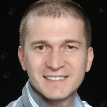 Dt. Ali H. Özoğlu — Diş Hekimi. Portre fotoğrafı.