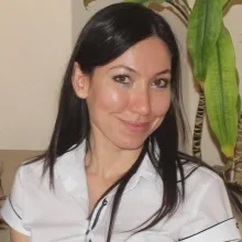 Dr. Dt. Bengisu Gergin — Periodontoloji, İzmir. Portre fotoğrafı.