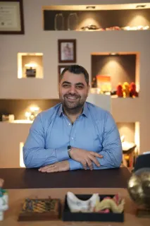Uzm. Dt. M. Burak Kirişci profilinde yer alan galeri fotoğrafı.