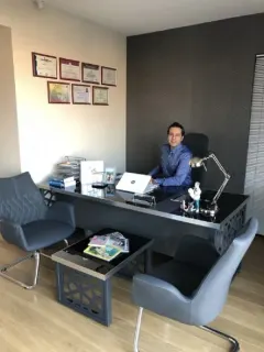 Op. Dr. Emre Uysal profilinde yer alan galeri fotoğrafı.