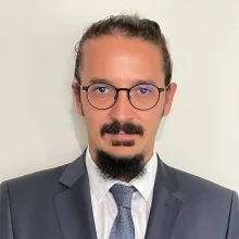 Doç. Dr. İ. Eralp Kaçmaz — Ortopedi Ve Travmatoloji, Çiğli, İzmir. Portre fotoğrafı.