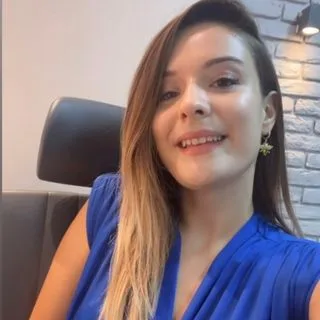 Psk. İmren Akbabalı — Psikoloji, Aydın. Portre fotoğrafı.