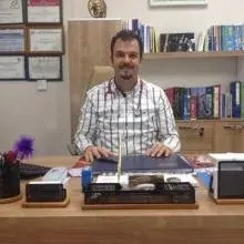 Uzm. Dr. İlhan Chatıpmemet (Hatipoğlu) — Çocuk Sağlığı Ve Hastalıkları, İstanbul. Portre fotoğrafı.