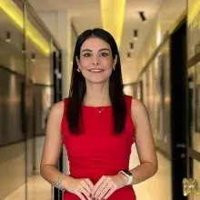 Dyt. İrem Bakır — Diyetisyen, Adana. Portre fotoğrafı.