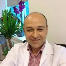 Uzm. Dr. Tayfun Gürol — Kardiyoloji, İstanbul. Portre fotoğrafı.