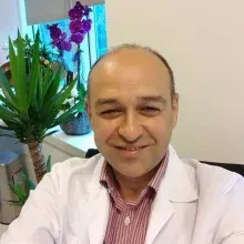 Uzm. Dr. Tayfun Gürol — Kardiyoloji, İstanbul. Portre fotoğrafı.