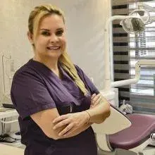 Prof. Dr. Bahar Sezer — Konak, İzmir. Portre fotoğrafı.