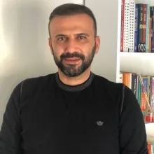 Psk. Dan. Emir Atay — Psikolojik Danışma ve Rehberlik. Portre fotoğrafı.