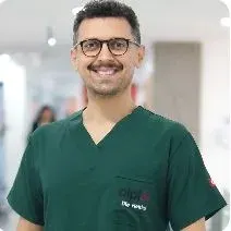 Uzm. Dt. Ali Mutlu — Protetik Diş Tedavisi, Pendik, İstanbul. Portre fotoğrafı.