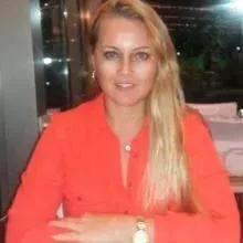 Dyt. Yasemin Hüseyin — Diyetisyen, İstanbul. Portre fotoğrafı.