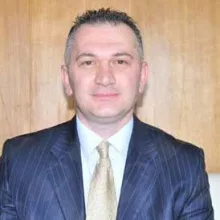 Op. Dr. Celaleddin Turan — Üroloji, Konak, İzmir. Portre fotoğrafı.