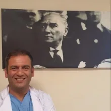 Doç. Dr. Osman Hakan Kocaman — Çocuk Cerrahisi, İstanbul. Portre fotoğrafı.