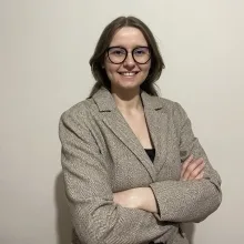 Uzm. Dyt. Özge Cantekin — Diyetisyen, İstanbul. Portre fotoğrafı.
