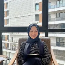 Kl. Psk. Merve Çalışkan Gül — Psikoloji, İstanbul. Portre fotoğrafı.
