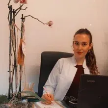 Dyt. Ezgi Küçükaydın — Diyetisyen, İstanbul. Portre fotoğrafı.