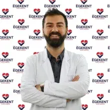 Op. Dr. Tuğrul Çelebi — Plastik Rekonstrüktif Ve Estetik Cerrahi, Denizli. Portre fotoğrafı.