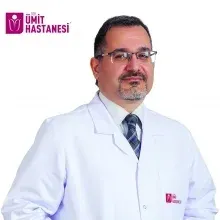 Uzm. Dr. Mehmet Uluğ — Enfeksiyon Hastalıkları, Tepebaşı, Eskişehir. Portre fotoğrafı.