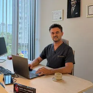 Op. Dr. Ozan Erdem — Kalp Ve Damar Cerrahisi, Muratpaşa, Antalya. Portre fotoğrafı.