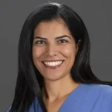 Prof. Dr. Pınar Altıaylık Özer — Göz Hastalıkları, Ankara. Portre fotoğrafı.