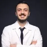 Dt. Esat Yalçın — Diş Hekimi, Gaziantep. Portre fotoğrafı.